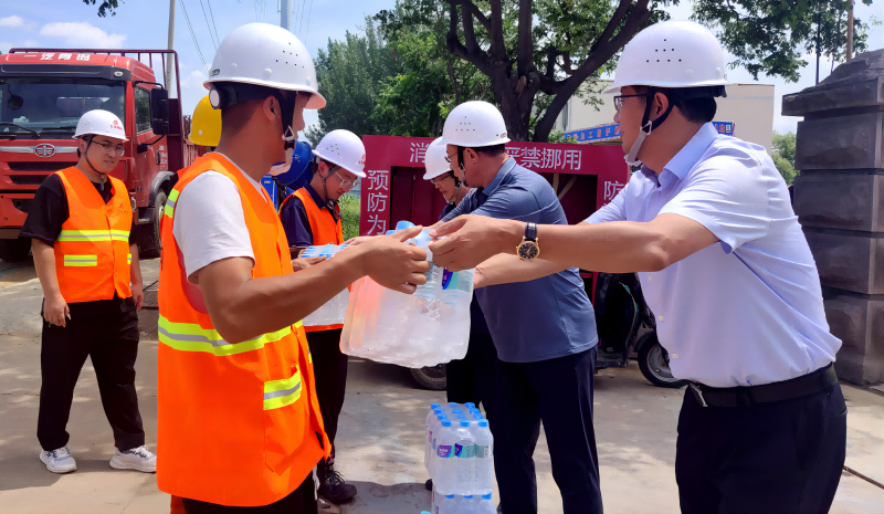 O Departamento de Habitação e Desenvolvimento Urbano-Rural do Distrito de Jimo foi à inspeção e pesquisa do projeto do Inwent Auto Parts Industrial Park e realizou atividades “Traga frescor” no canteiro de obras