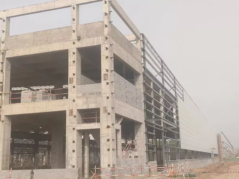 Construção de armazém com estrutura de aço